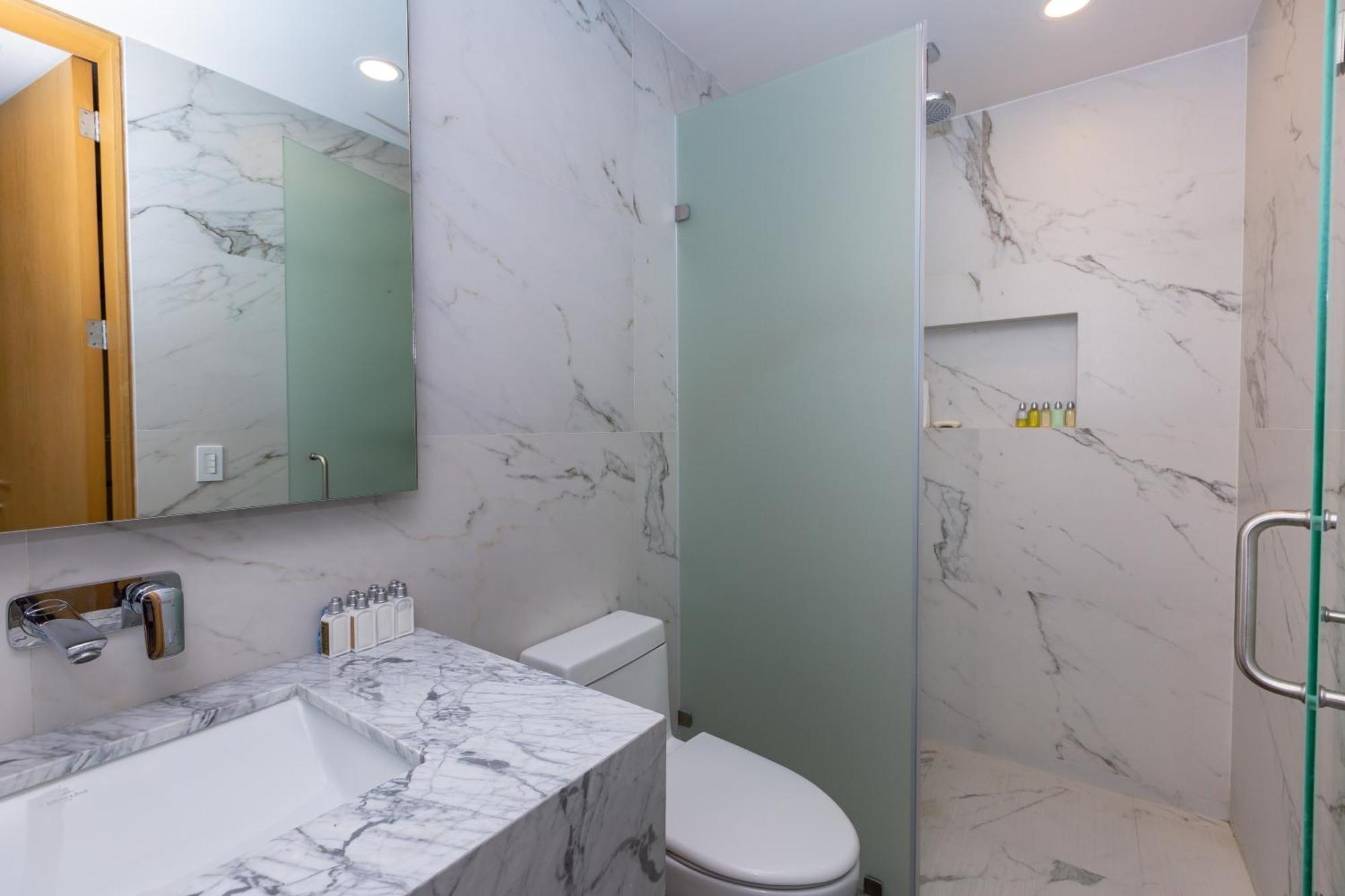 Ocean View Condo - Beach, Pool & Jacuzzi! Cancún Exteriör bild